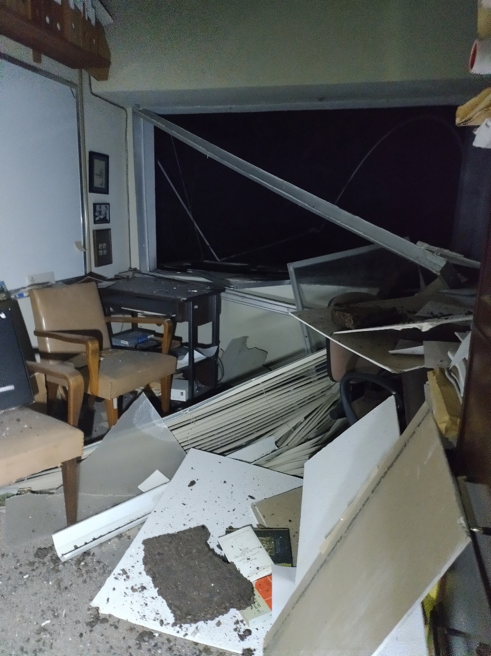 Fotografía de daños en materiales e infraestructura del Departamento de Matemática del IVIC